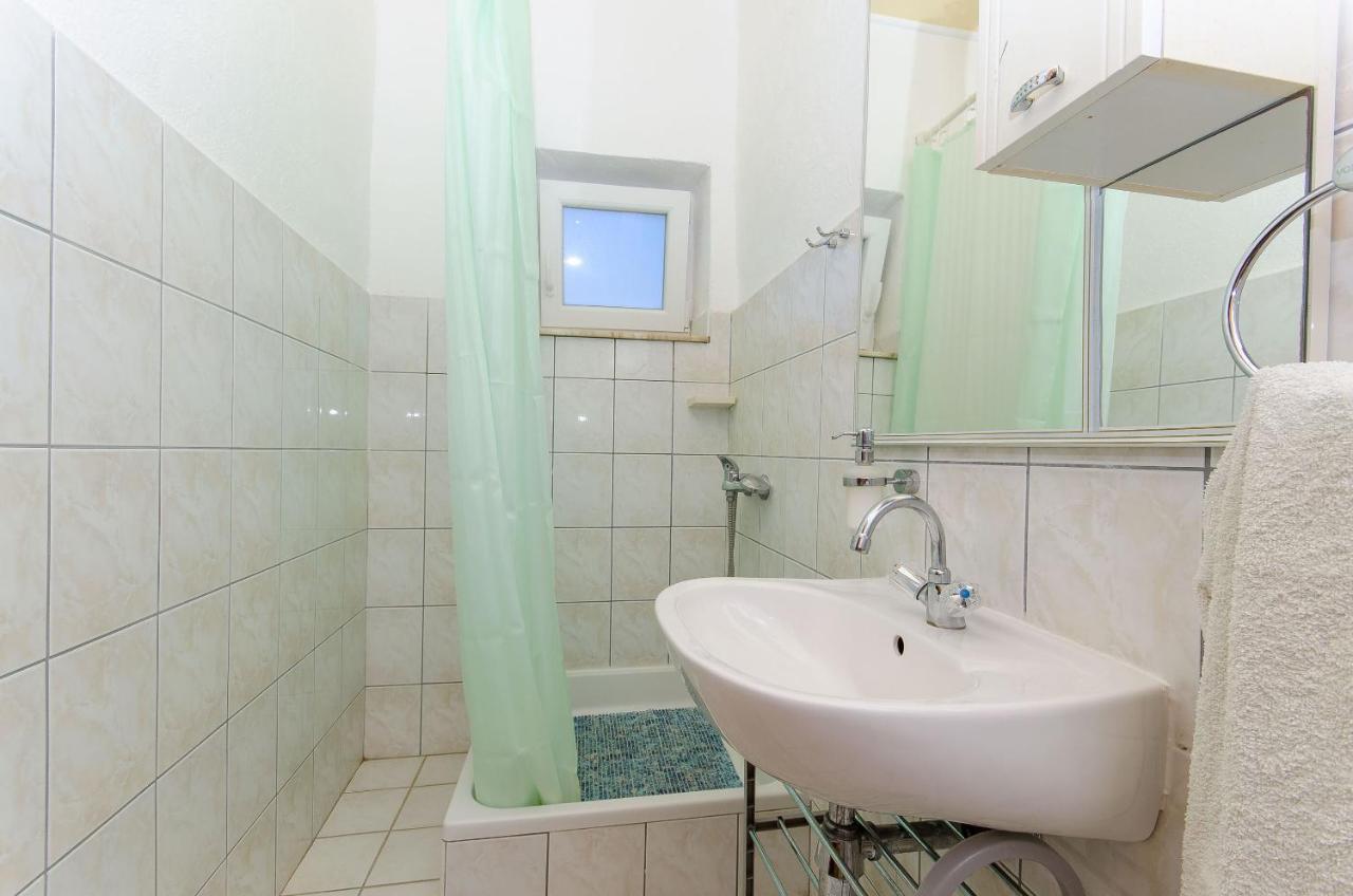 Rooms Nikola Tučepi Eksteriør billede
